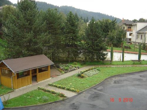 Altanok v areali zariadenia